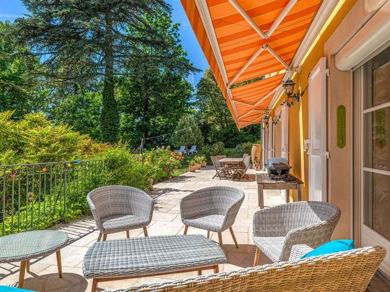 House Sainte-Foy-lès-Lyon - 6 bedrooms - 338m²