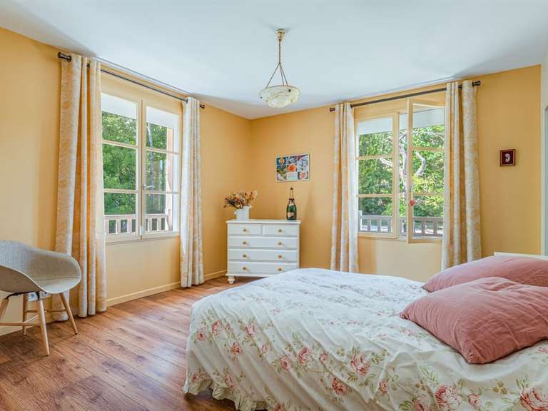 House Sainte-Foy-lès-Lyon - 6 bedrooms - 338m²