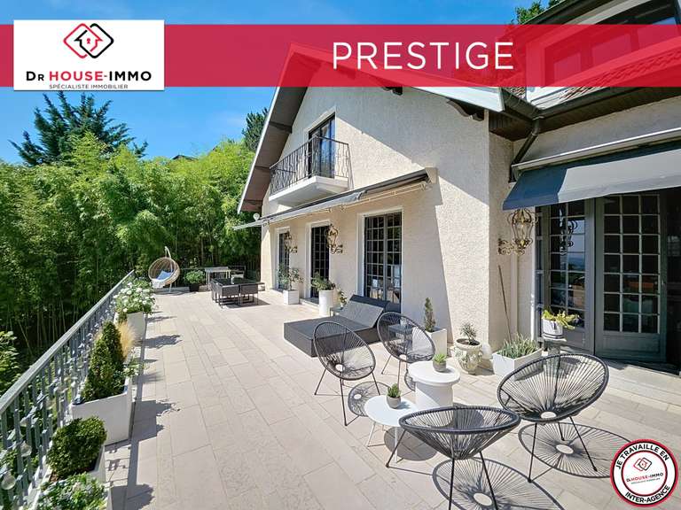 Villa Sainte-Foy-lès-Lyon - 6 bedrooms - 387m²