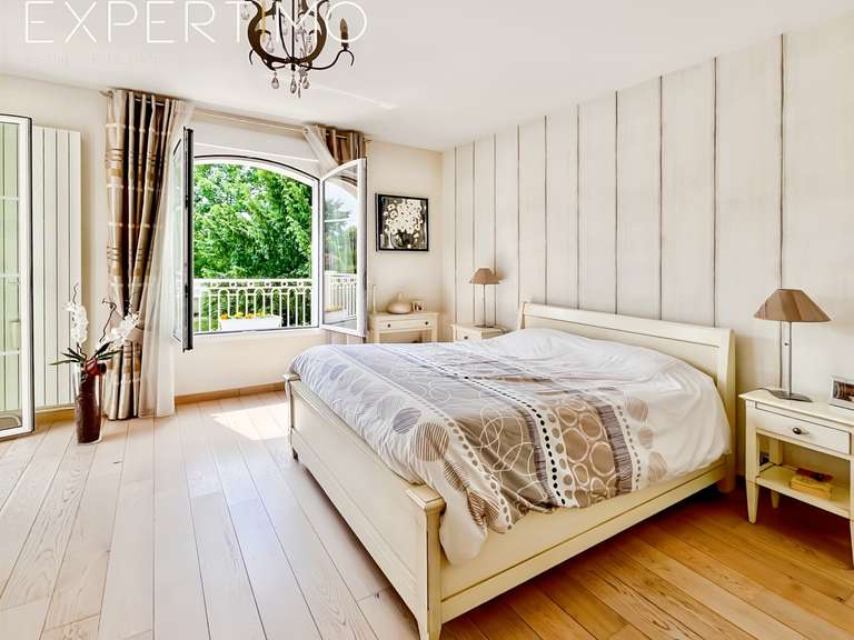 Maison Sainte-Geneviève-des-Bois - 5 chambres - 326m²