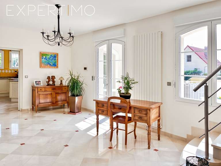 Maison Sainte-Geneviève-des-Bois - 5 chambres - 326m²