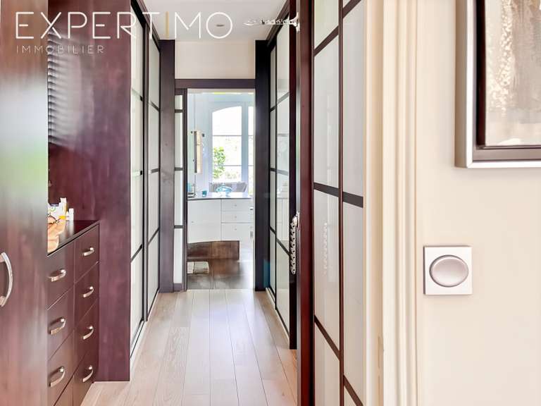 Maison Sainte-Geneviève-des-Bois - 5 chambres - 326m²