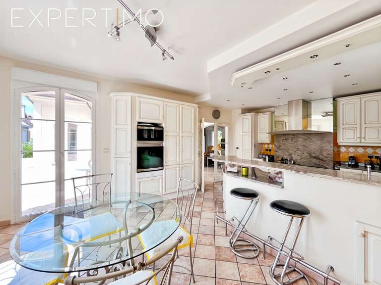 Maison Sainte-Geneviève-des-Bois - 5 chambres - 326m²
