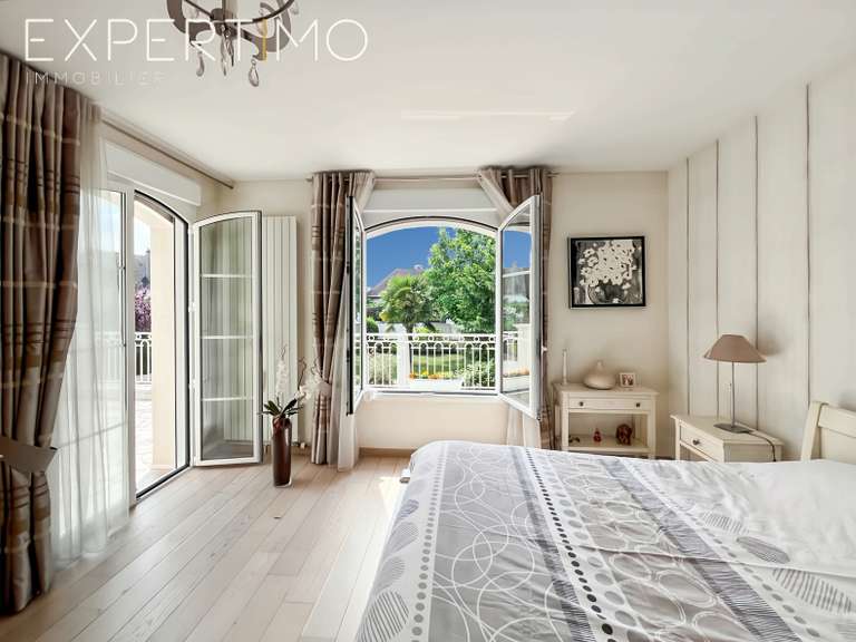 Maison Sainte-Geneviève-des-Bois - 5 chambres - 326m²