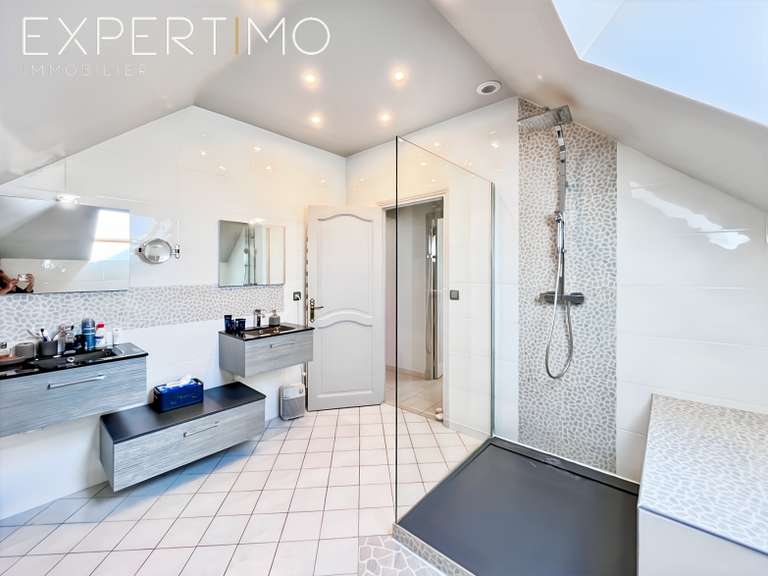Maison Sainte-Geneviève-des-Bois - 5 chambres - 326m²