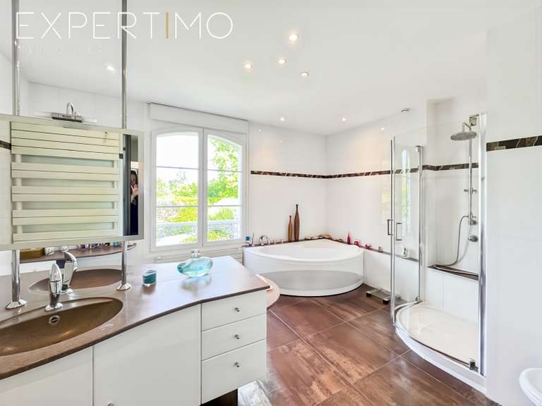 Maison Sainte-Geneviève-des-Bois - 5 chambres - 326m²