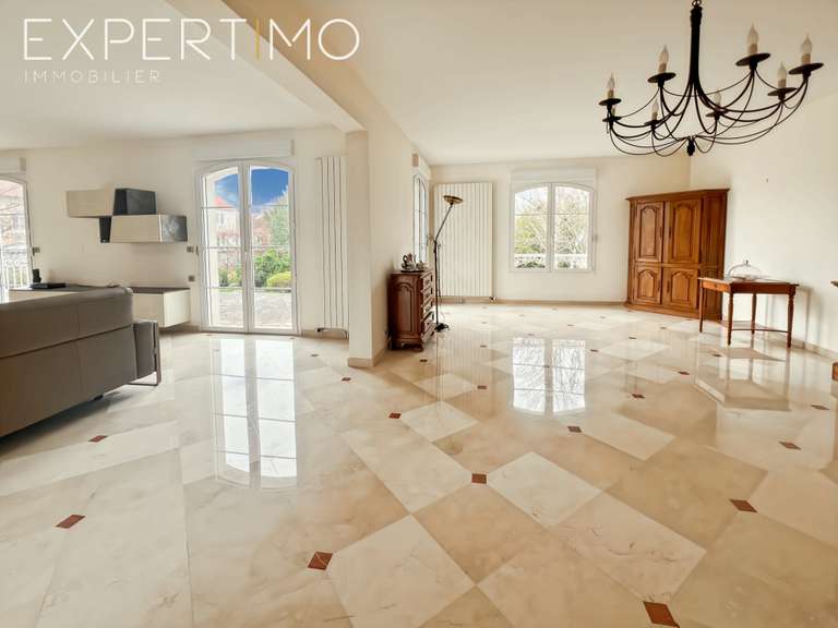 Maison Sainte-Geneviève-des-Bois - 5 chambres - 326m²