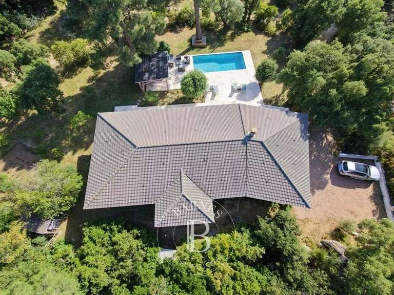 Maison Sainte-Lucie-de-Porto-Vecchio - 4 chambres - 180m²