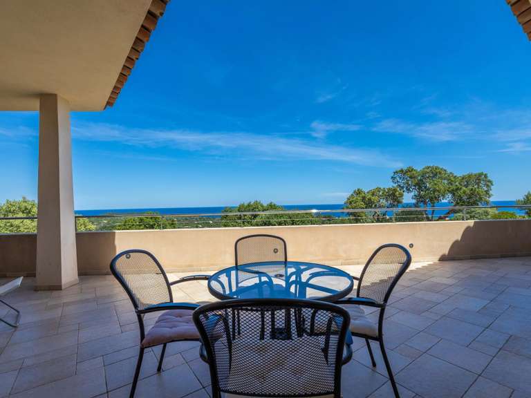 Maison Sainte-Lucie-de-Porto-Vecchio - 7 chambres - 234m²