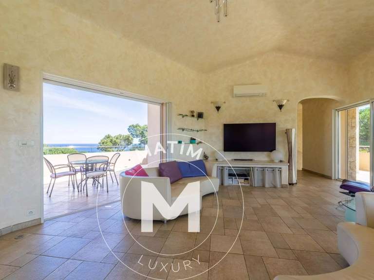 Maison Sainte-Lucie-de-Porto-Vecchio - 7 chambres - 234m²