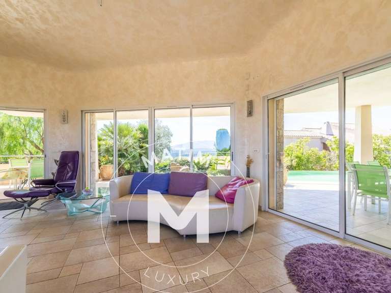 Maison Sainte-Lucie-de-Porto-Vecchio - 7 chambres - 234m²