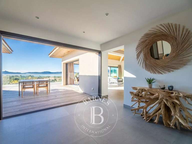 Villa avec Vue sur mer Sainte-Lucie-de-Porto-Vecchio - 5 chambres - 300m²