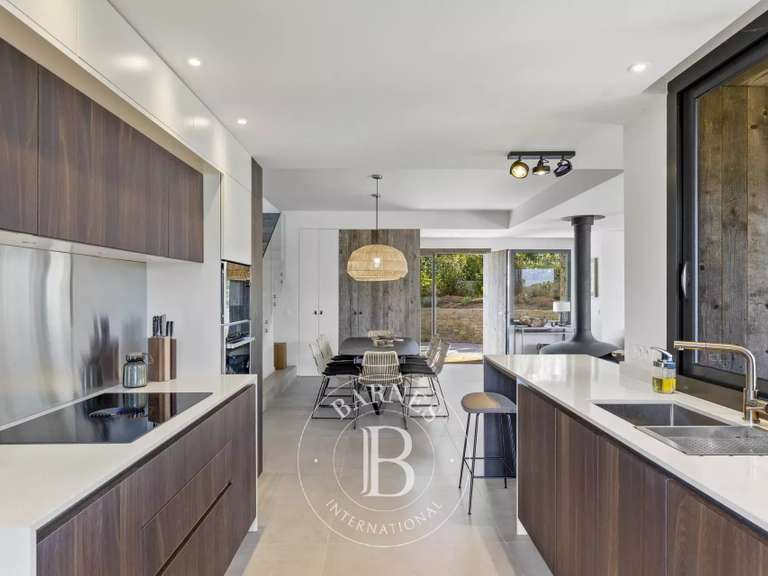 Villa Sainte-Lucie-de-Porto-Vecchio - 4 bedrooms - 190m²