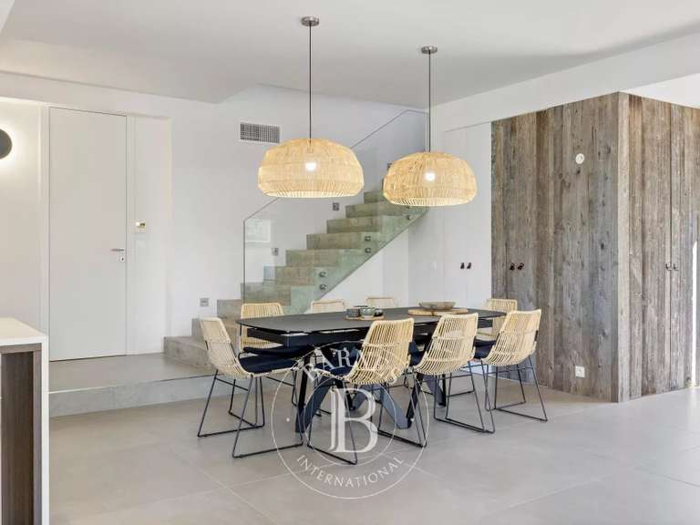 Villa Sainte-Lucie-de-Porto-Vecchio - 4 bedrooms - 190m²