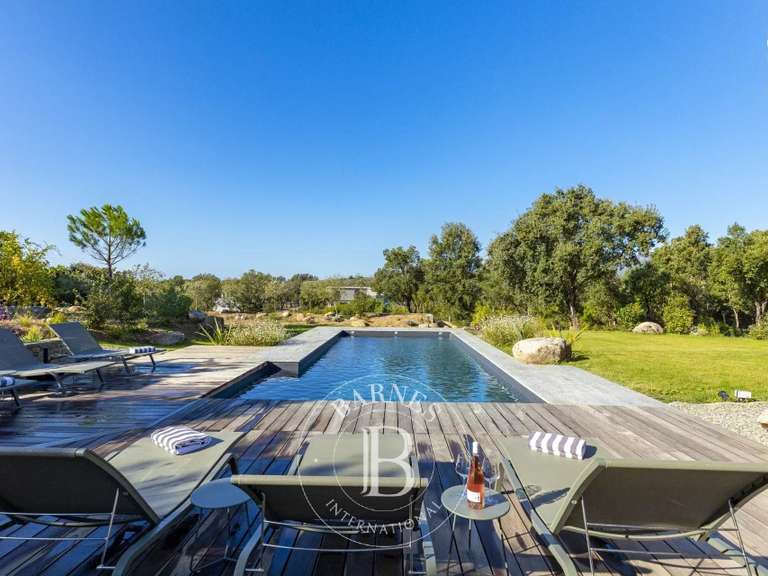 Villa Sainte-Lucie-de-Porto-Vecchio - 4 bedrooms - 190m²