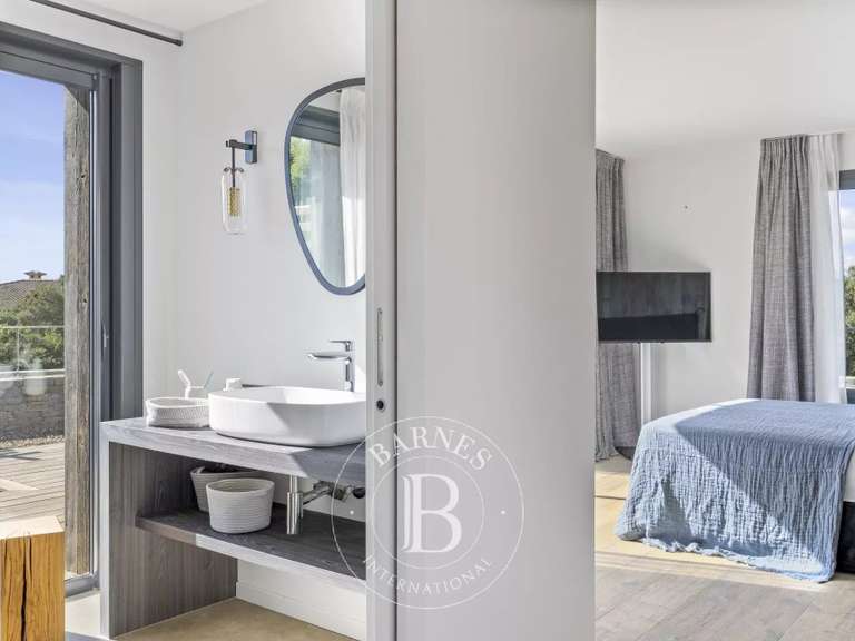 Villa Sainte-Lucie-de-Porto-Vecchio - 4 bedrooms - 190m²