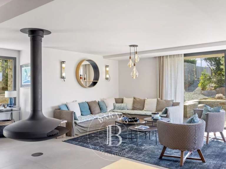 Villa Sainte-Lucie-de-Porto-Vecchio - 4 bedrooms - 190m²