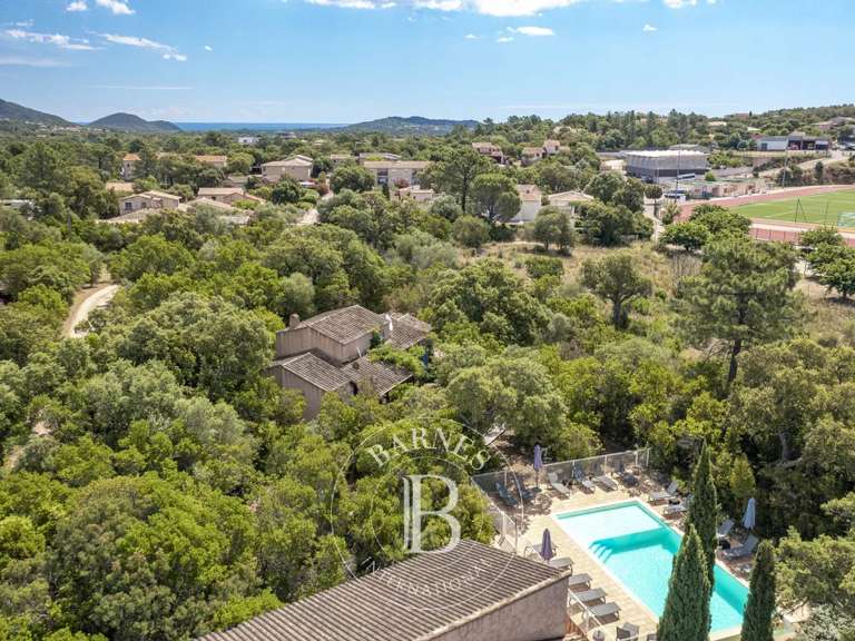 Villa Sainte-Lucie-de-Porto-Vecchio - 7 chambres - 250m²