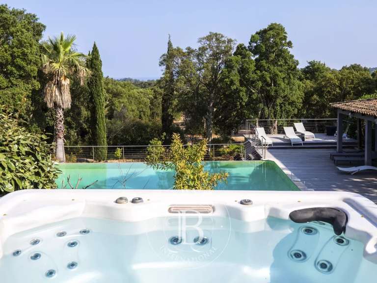 Villa Sainte-Lucie-de-Porto-Vecchio - 8 chambres - 394m²