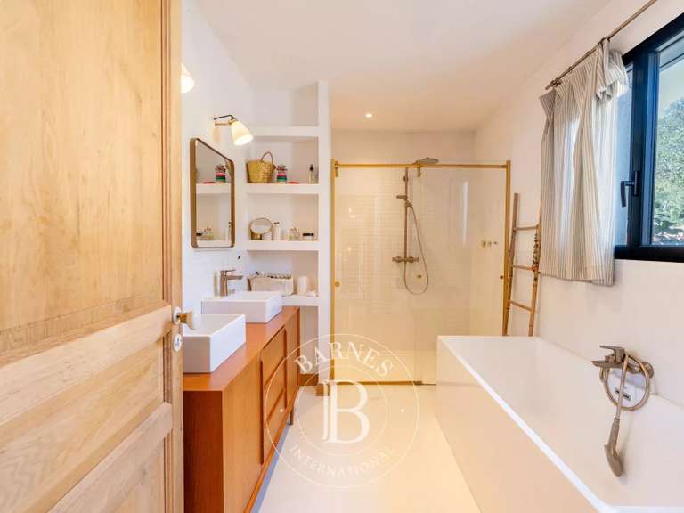Villa Sainte-Lucie-de-Porto-Vecchio - 4 chambres - 200m²