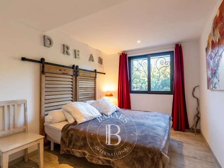 Villa Sainte-Lucie-de-Porto-Vecchio - 6 chambres - 180m²