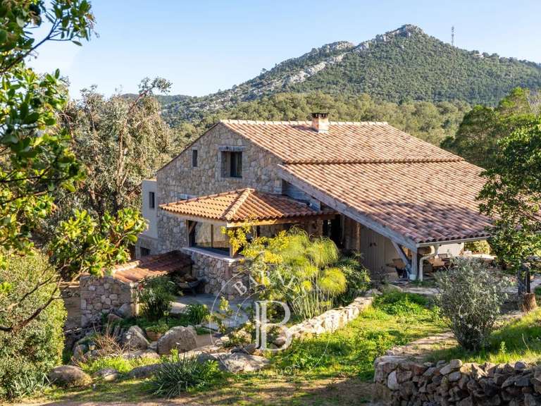 Villa Sainte-Lucie-de-Porto-Vecchio - 6 chambres - 180m²