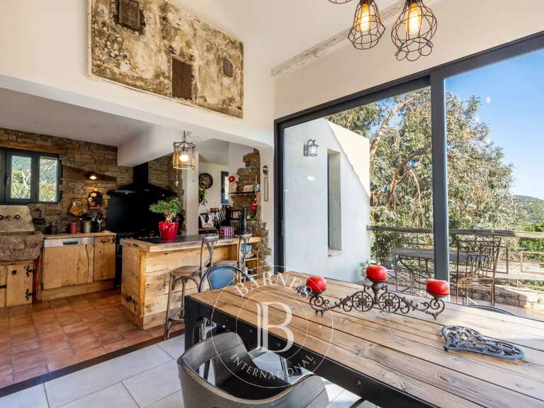 Villa Sainte-Lucie-de-Porto-Vecchio - 6 chambres - 180m²