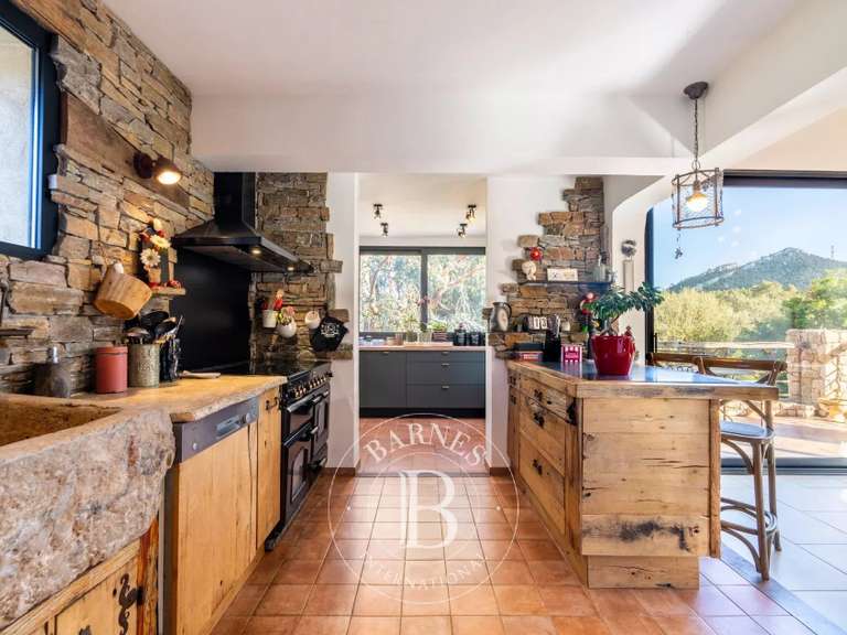 Villa Sainte-Lucie-de-Porto-Vecchio - 6 chambres - 180m²