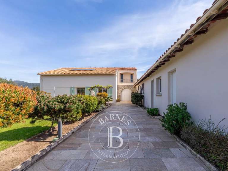 Villa Sainte-Lucie-de-Porto-Vecchio - 3 chambres - 294m²