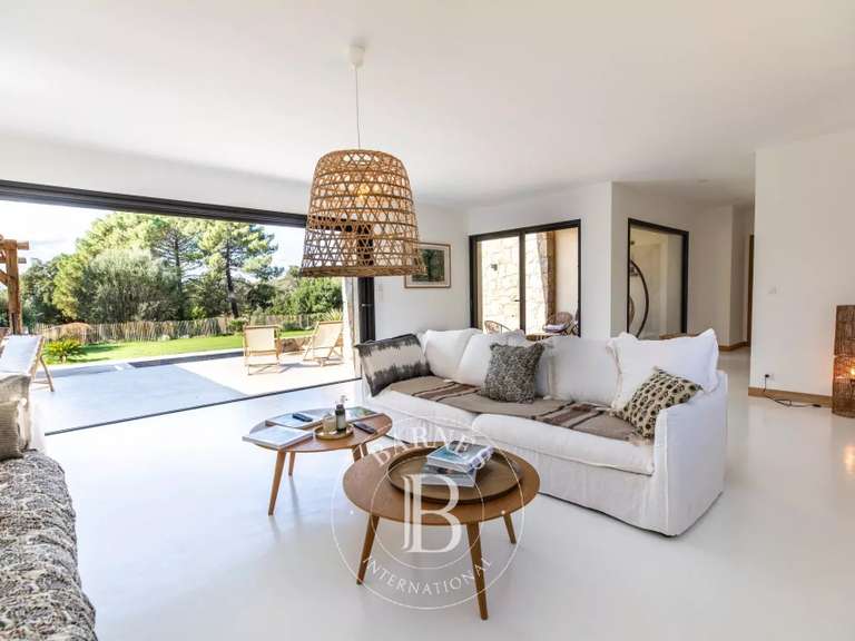 Villa Sainte-Lucie-de-Porto-Vecchio - 4 bedrooms - 196m²