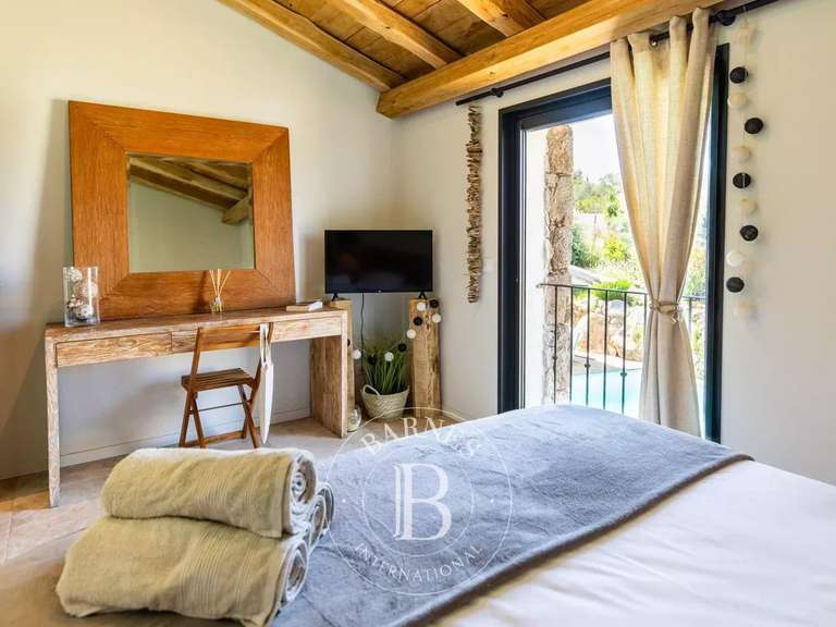 Villa Sainte-Lucie-de-Porto-Vecchio - 3 chambres - 144m²