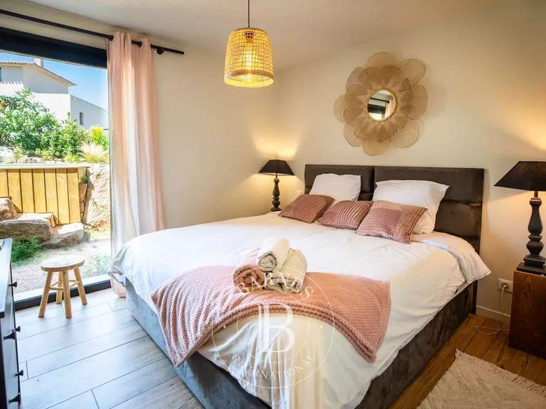Villa Sainte-Lucie-de-Porto-Vecchio - 3 chambres - 144m²