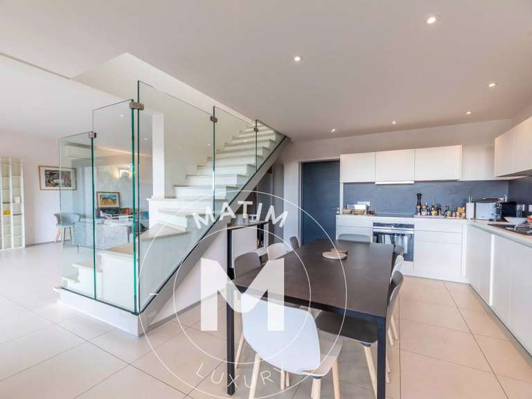 Villa Sainte-Lucie-de-Porto-Vecchio - 5 bedrooms - 200m²