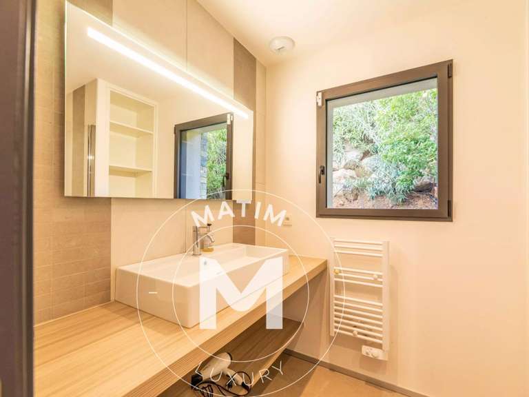 Villa Sainte-Lucie-de-Porto-Vecchio - 5 bedrooms - 200m²