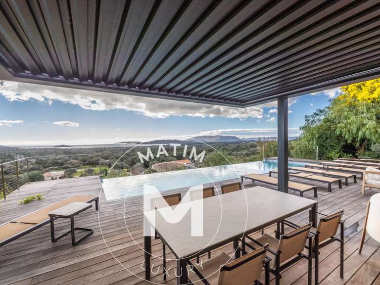 Villa Sainte-Lucie-de-Porto-Vecchio - 5 bedrooms - 200m²