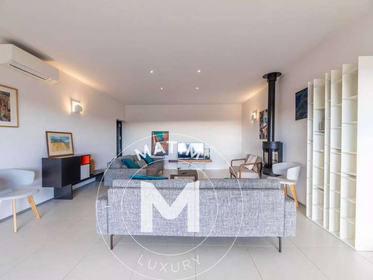 Villa Sainte-Lucie-de-Porto-Vecchio - 5 bedrooms - 200m²