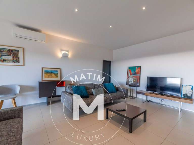 Villa Sainte-Lucie-de-Porto-Vecchio - 5 bedrooms - 200m²