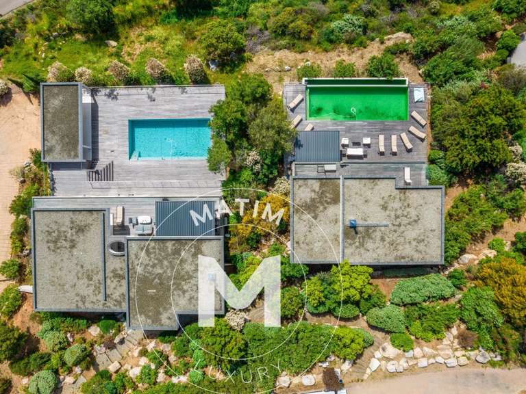 Villa Sainte-Lucie-de-Porto-Vecchio - 5 bedrooms - 200m²