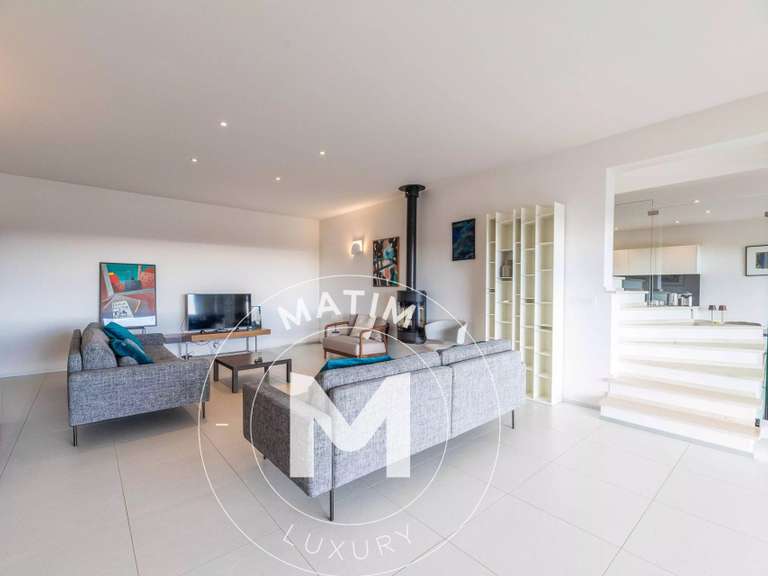 Villa Sainte-Lucie-de-Porto-Vecchio - 5 bedrooms - 200m²