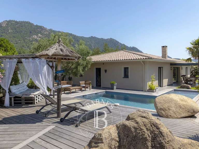 Villa Sainte-Lucie-de-Porto-Vecchio - 5 chambres - 174m²