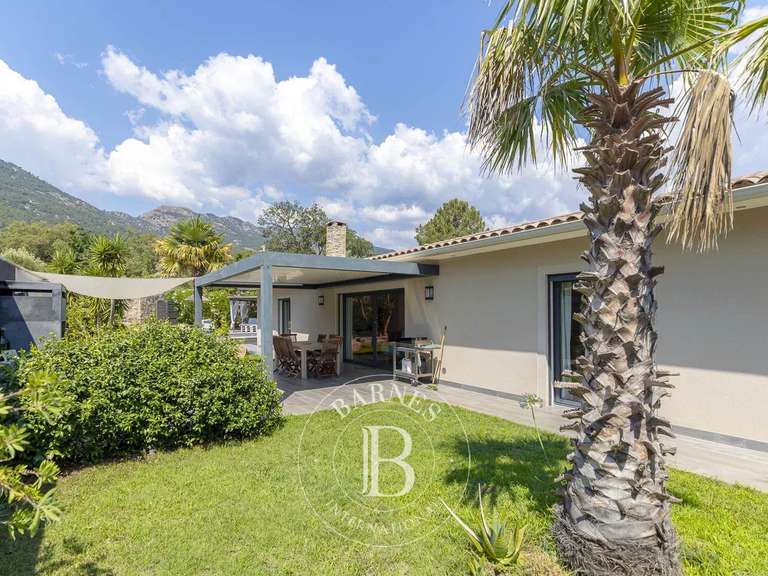 Villa Sainte-Lucie-de-Porto-Vecchio - 5 chambres - 174m²