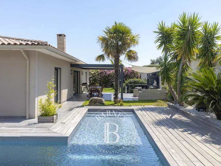 Villa Sainte-Lucie-de-Porto-Vecchio - 5 chambres - 174m²