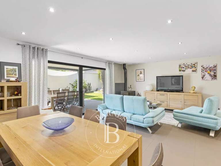 Villa Sainte-Lucie-de-Porto-Vecchio - 5 chambres - 174m²