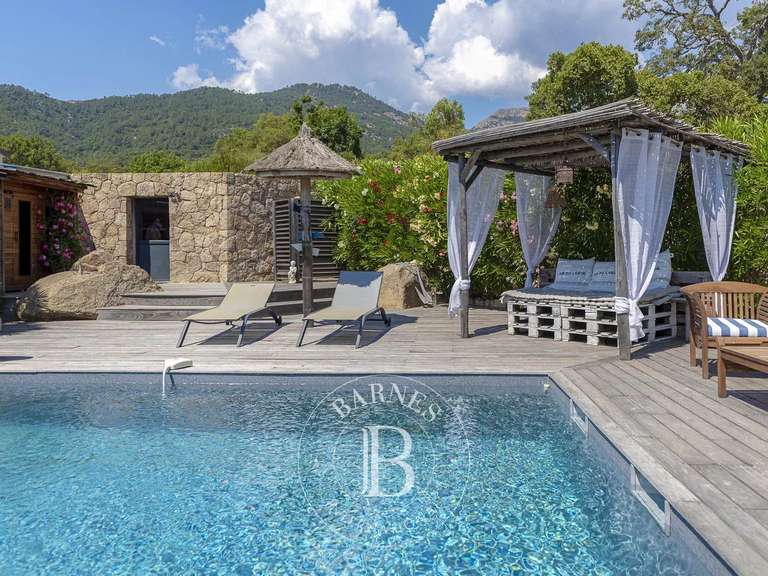 Villa Sainte-Lucie-de-Porto-Vecchio - 5 chambres - 174m²