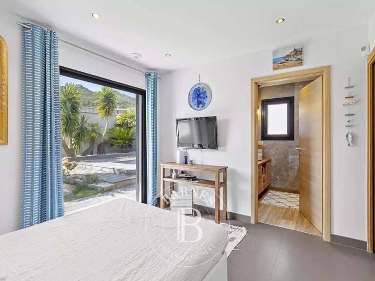 Villa Sainte-Lucie-de-Porto-Vecchio - 5 chambres - 174m²