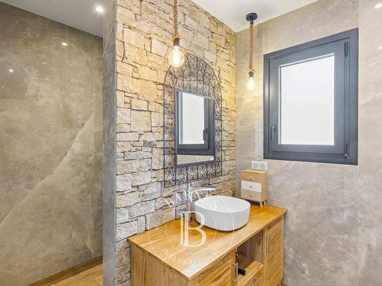 Villa Sainte-Lucie-de-Porto-Vecchio - 5 chambres - 174m²