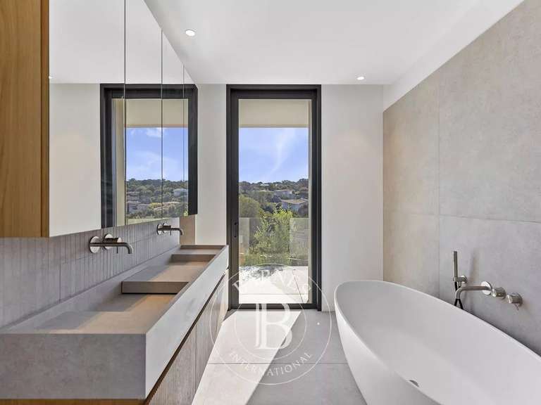 Villa Sainte-Lucie-de-Porto-Vecchio - 4 chambres - 254m²