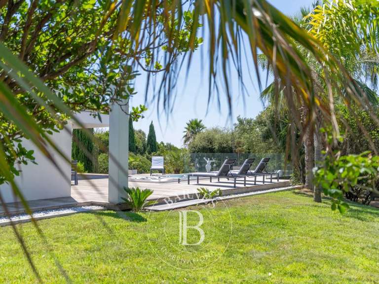 Villa Sainte-Lucie-de-Porto-Vecchio - 4 chambres - 350m²