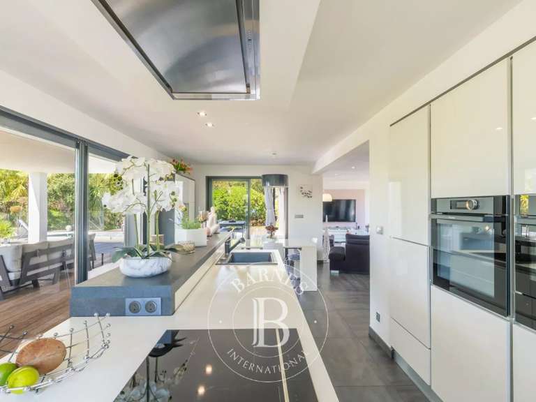 Villa Sainte-Lucie-de-Porto-Vecchio - 4 chambres - 350m²