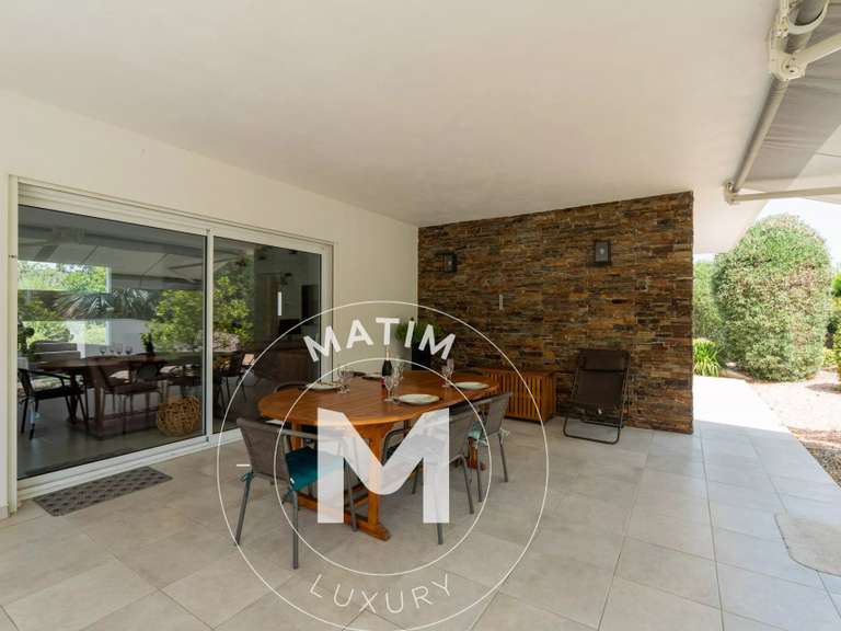 Villa Sainte-Lucie-de-Porto-Vecchio - 4 chambres - 127m²